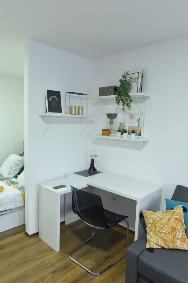 Central Apartment ชูปริยา ภายนอก รูปภาพ