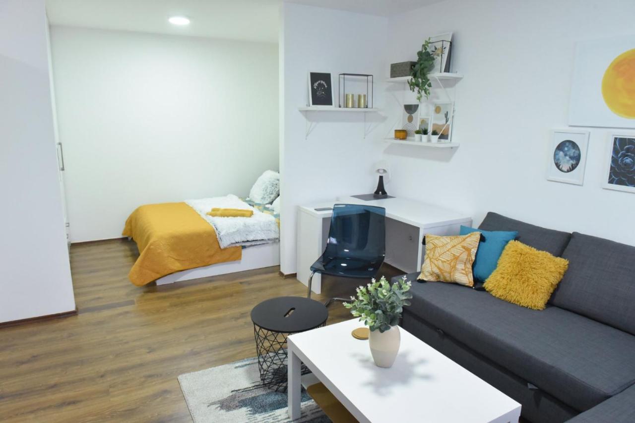 Central Apartment ชูปริยา ภายนอก รูปภาพ